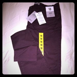 NEVER WORN BURGUNDY SKINNY JEANS!!!
